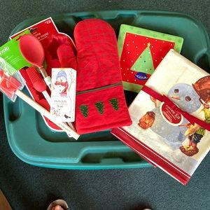 Holiday Kitchen Gift Items NWT